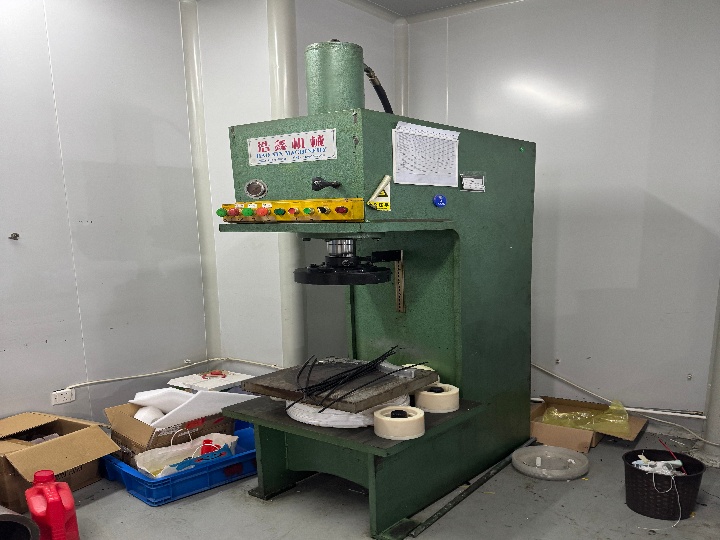 Hydraulic press